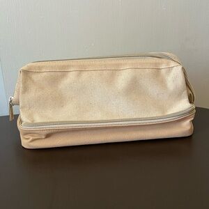 Beis Dopp Kit in Beige